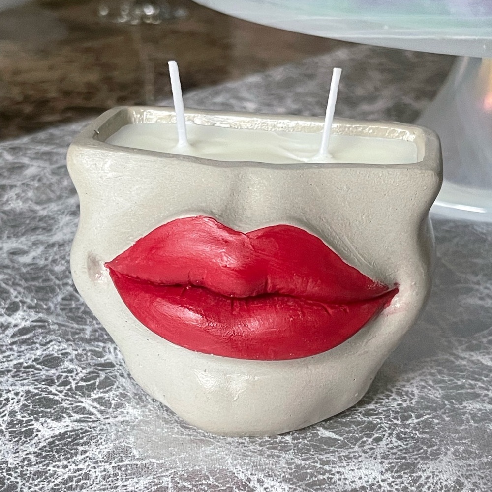 Lips candle